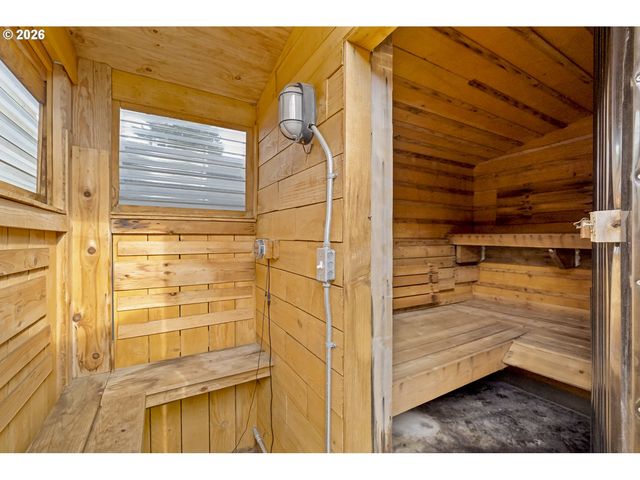 11710 Ne FARGO Ct, Portland, OR 97220