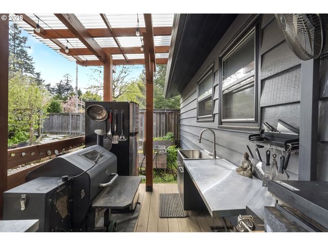 11710 Ne FARGO Ct, Portland, OR 97220