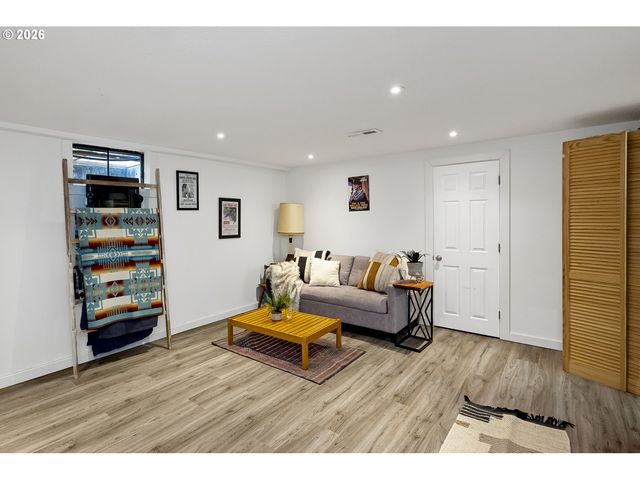 11710 Ne FARGO Ct, Portland, OR 97220