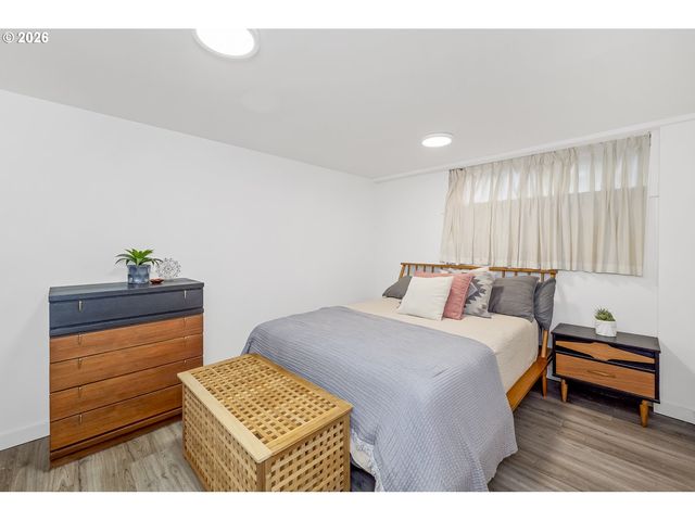 11710 Ne FARGO Ct, Portland, OR 97220