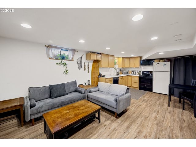 11710 Ne FARGO Ct, Portland, OR 97220