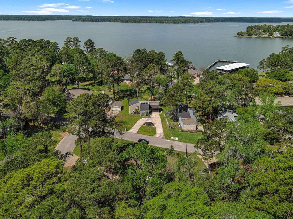 15211 Jamaica Drive, Willis, TX 77318