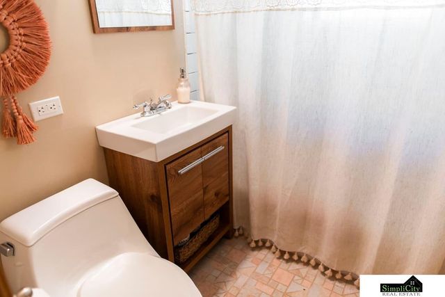 2820 S 33rd Street, Lincoln, NE 68506