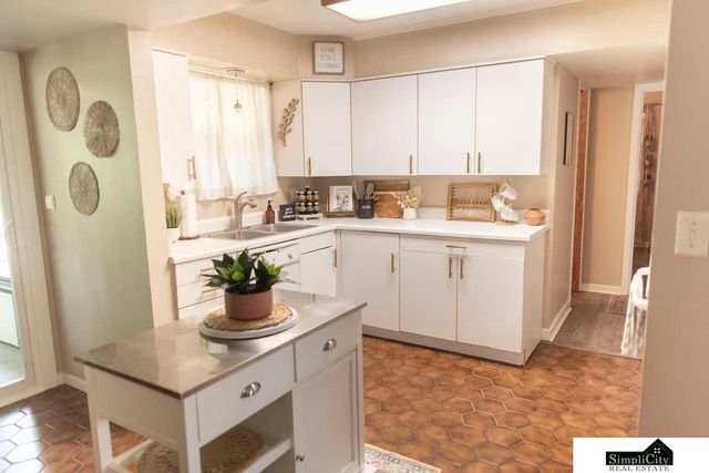 2820 S 33rd Street, Lincoln, NE 68506