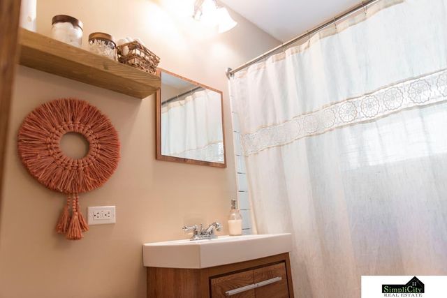 2820 S 33rd Street, Lincoln, NE 68506