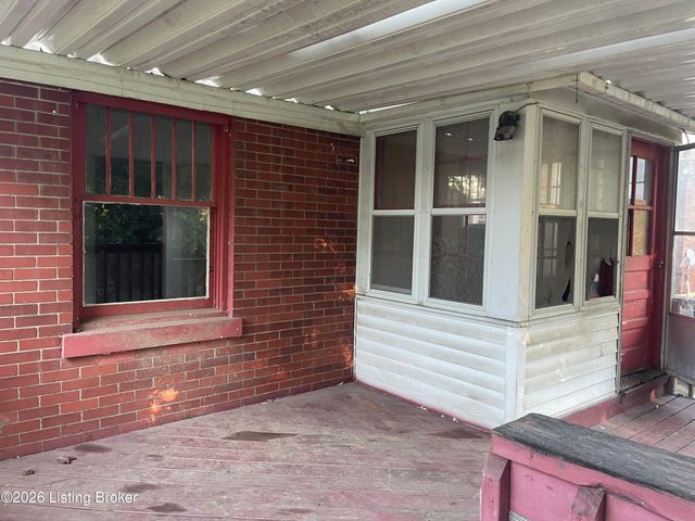 114 N 36th St, Louisville, KY 40212