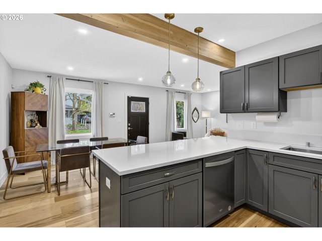 711 W 24TH St, Vancouver, WA 98660