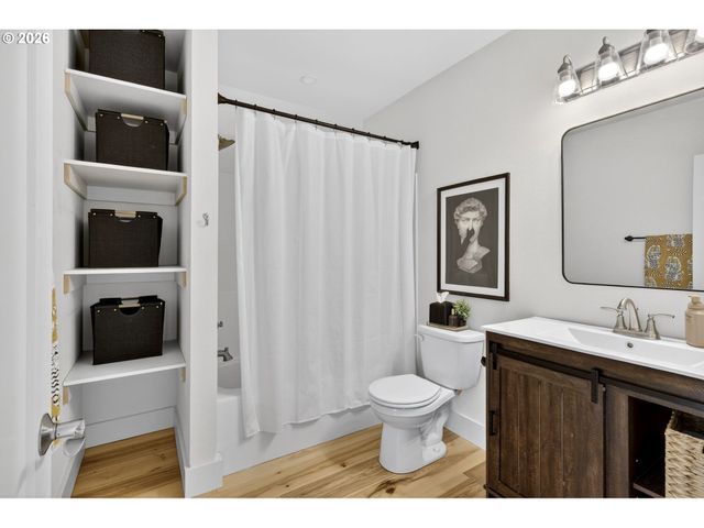 711 W 24TH St, Vancouver, WA 98660