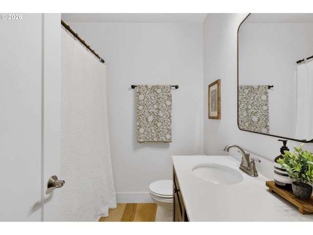 711 W 24TH St, Vancouver, WA 98660