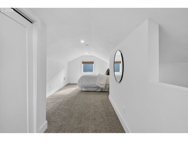 711 W 24TH St, Vancouver, WA 98660