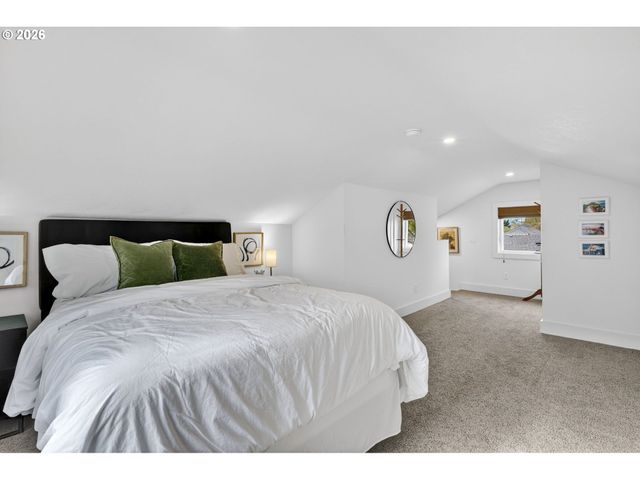 711 W 24TH St, Vancouver, WA 98660