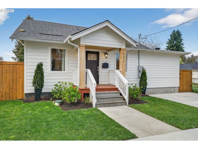 711 W 24TH St, Vancouver, WA 98660