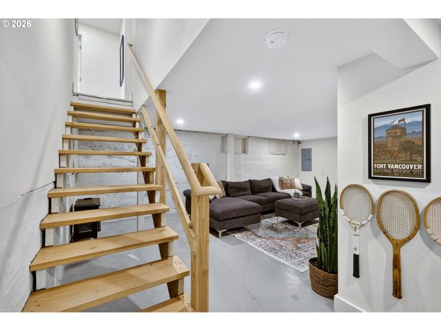 711 W 24TH St, Vancouver, WA 98660