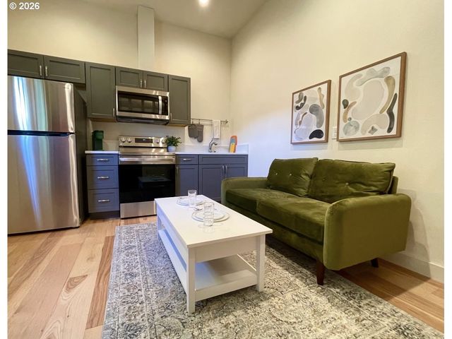 711 W 24TH St, Vancouver, WA 98660