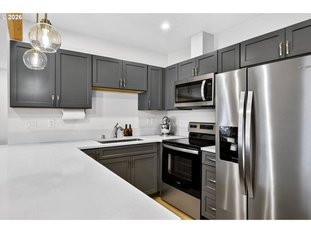 711 W 24TH St, Vancouver, WA 98660