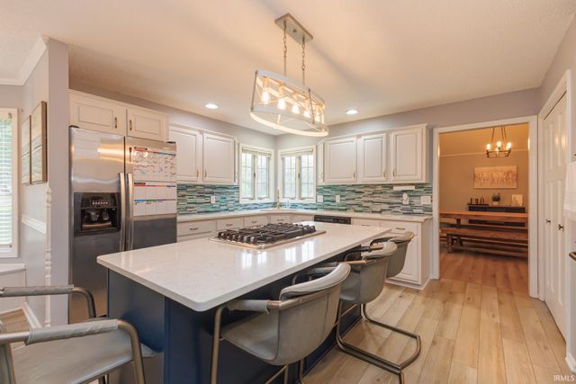 501 S Riviera Lane, Yorktown, IN 47396