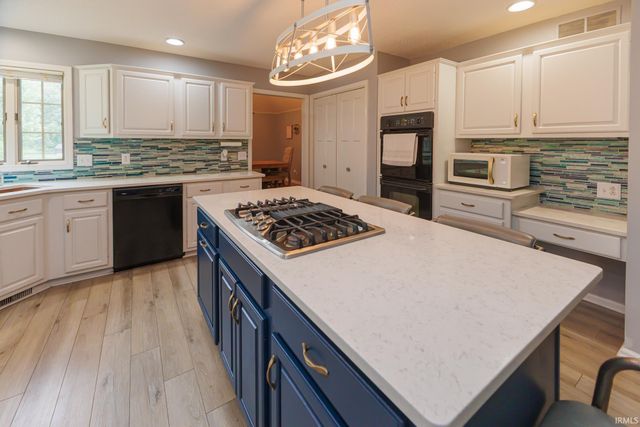 501 S Riviera Lane, Yorktown, IN 47396