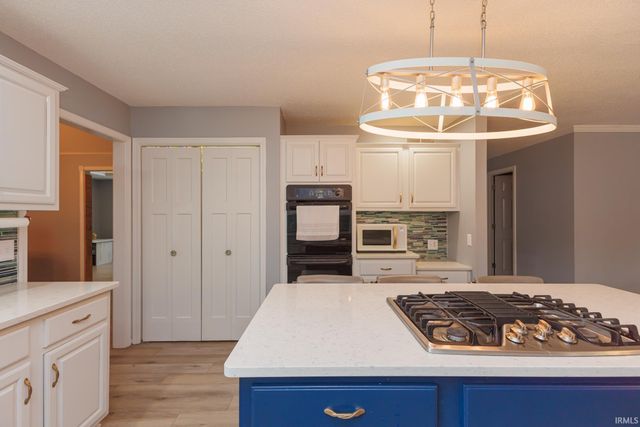 501 S Riviera Lane, Yorktown, IN 47396