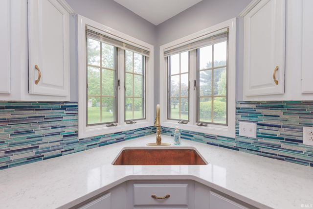 501 S Riviera Lane, Yorktown, IN 47396