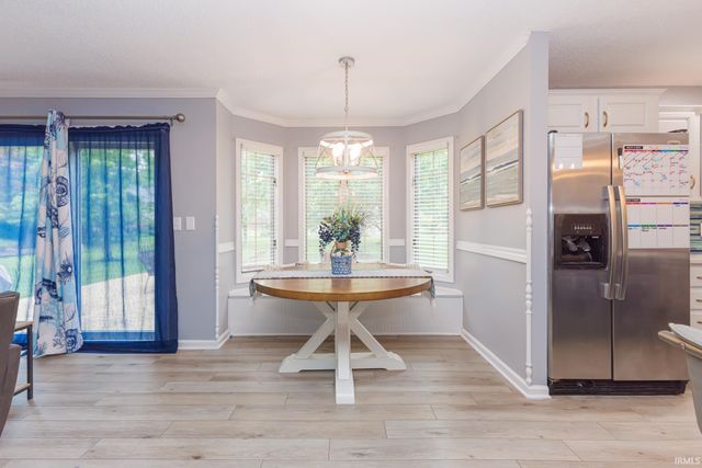 501 S Riviera Lane, Yorktown, IN 47396