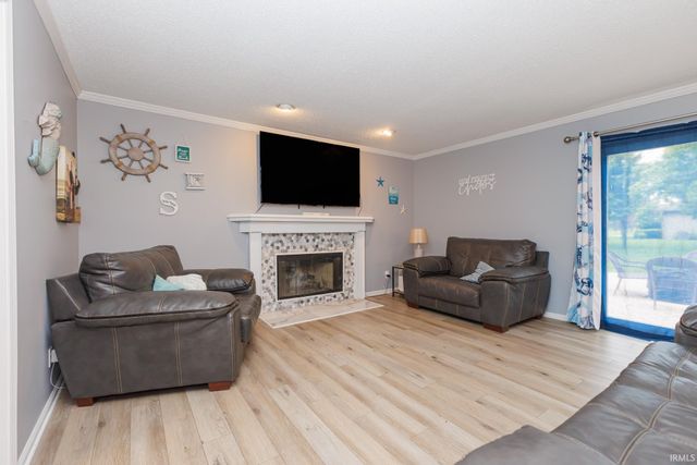 501 S Riviera Lane, Yorktown, IN 47396