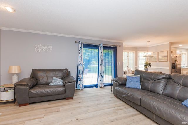 501 S Riviera Lane, Yorktown, IN 47396