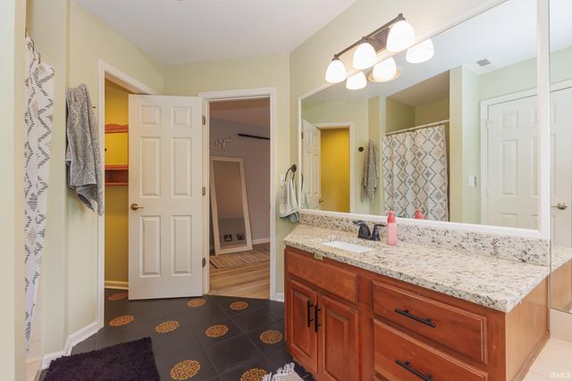 501 S Riviera Lane, Yorktown, IN 47396