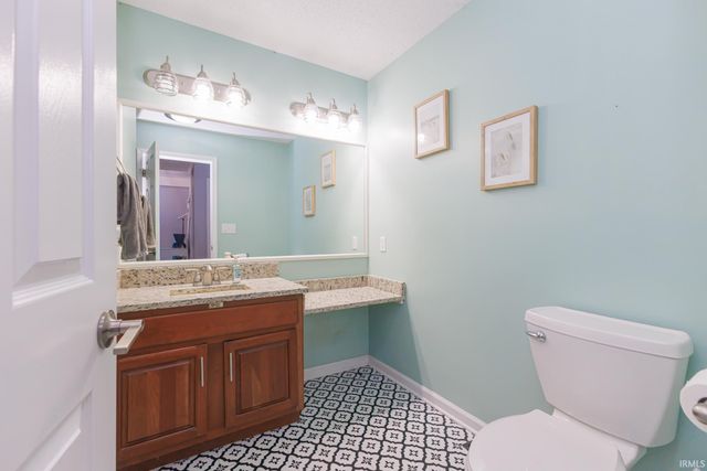 501 S Riviera Lane, Yorktown, IN 47396