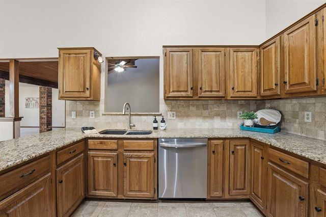 2008 Brookwood Place, Edmond, OK 73034