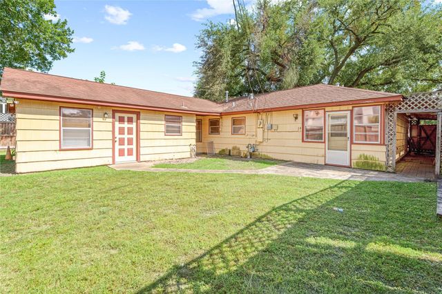 1457 Confederate Road, Houston, TX 77055