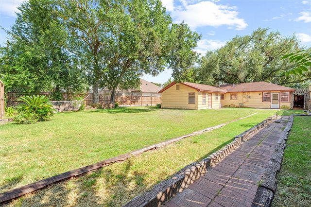 1457 Confederate Road, Houston, TX 77055