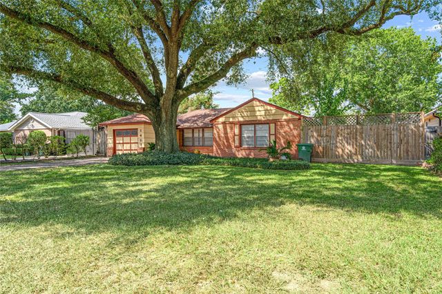 1457 Confederate Road, Houston, TX 77055