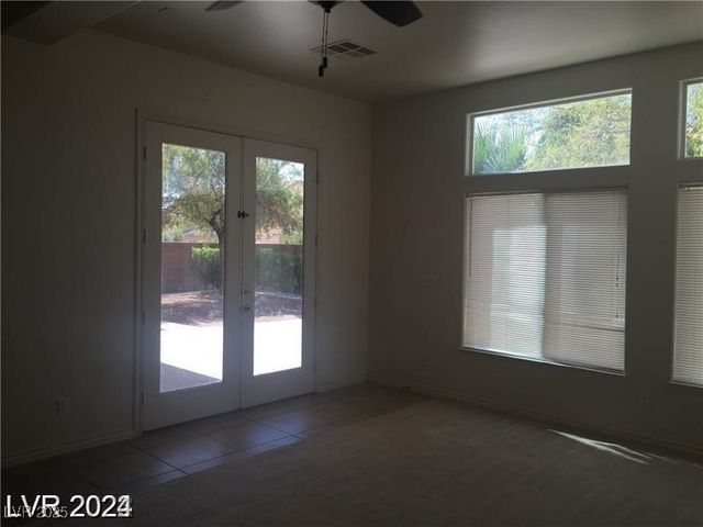 6245 Hawthorn Woods Avenue, Las Vegas, NV 89130