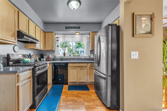 22672 Woodcreek Drive, Brownstown, MI 48134