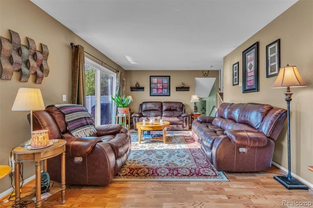 22672 Woodcreek Drive, Brownstown, MI 48134