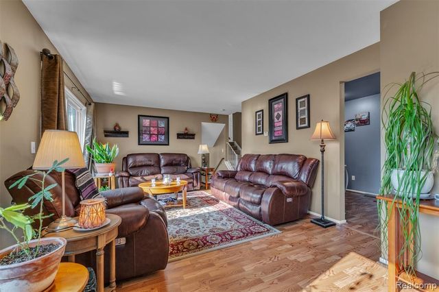 22672 Woodcreek Drive, Brownstown, MI 48134