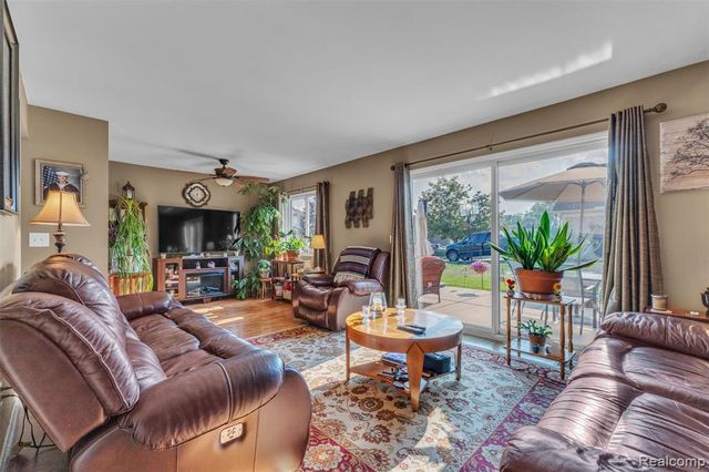 22672 Woodcreek Drive, Brownstown, MI 48134