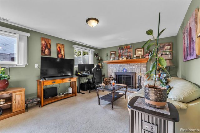 22672 Woodcreek Drive, Brownstown, MI 48134