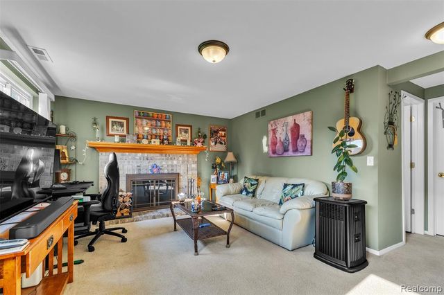 22672 Woodcreek Drive, Brownstown, MI 48134