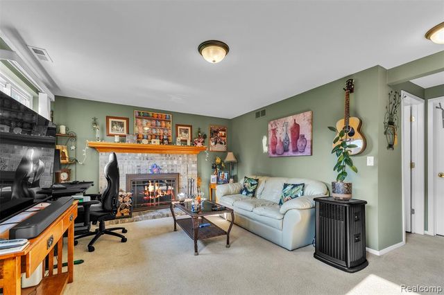 22672 Woodcreek Drive, Brownstown, MI 48134