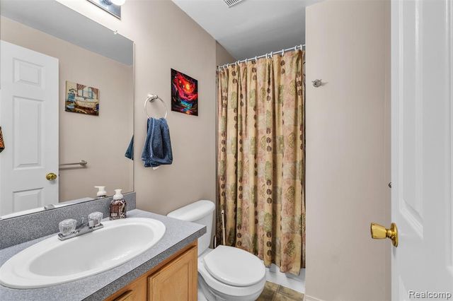 22672 Woodcreek Drive, Brownstown, MI 48134
