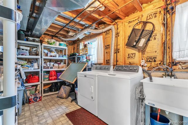 22672 Woodcreek Drive, Brownstown, MI 48134