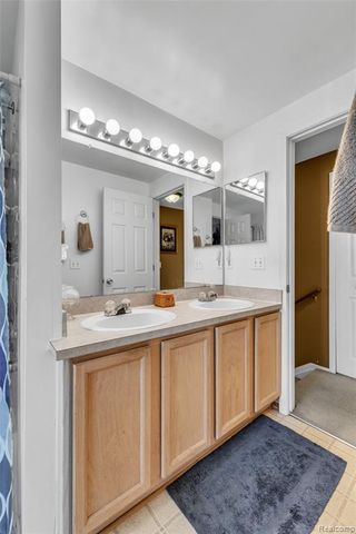 22672 Woodcreek Drive, Brownstown, MI 48134