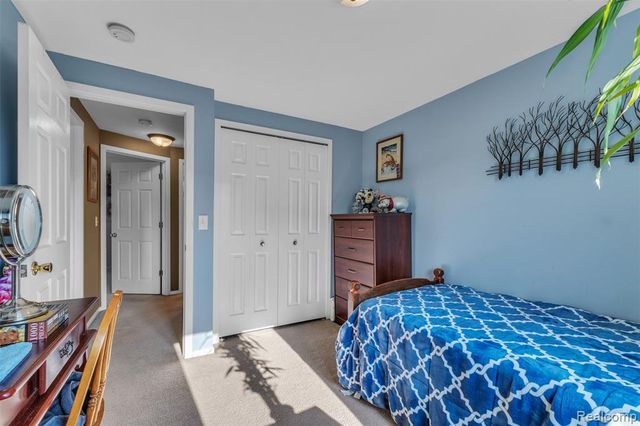22672 Woodcreek Drive, Brownstown, MI 48134