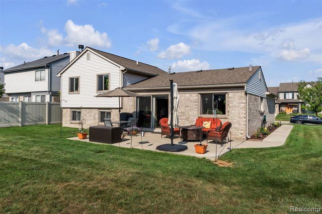 22672 Woodcreek Drive, Brownstown, MI 48134