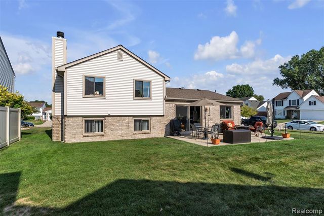 22672 Woodcreek Drive, Brownstown, MI 48134