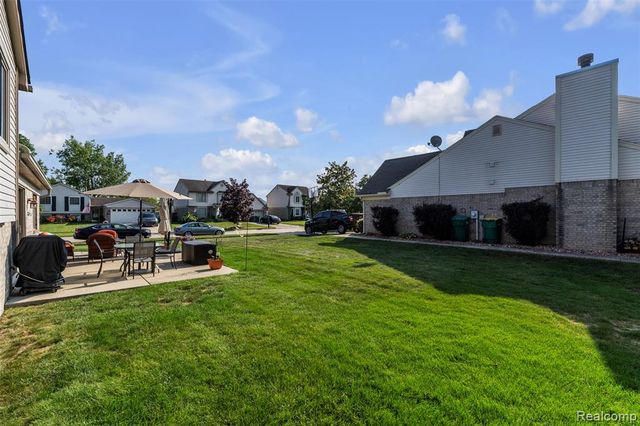 22672 Woodcreek Drive, Brownstown, MI 48134