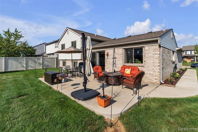 22672 Woodcreek Drive, Brownstown, MI 48134