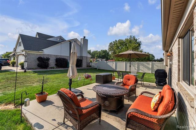 22672 Woodcreek Drive, Brownstown, MI 48134