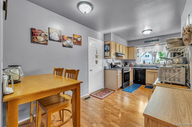 22672 Woodcreek Drive, Brownstown, MI 48134